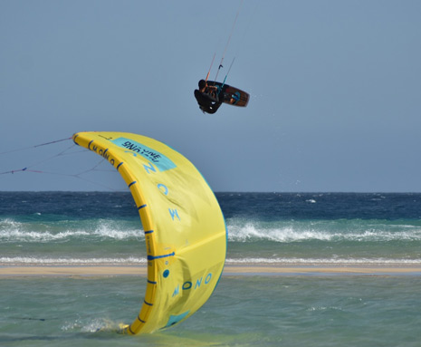 Our kitesurf instructor in Fuerteventura showing how to jump